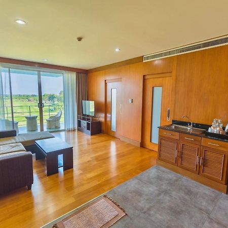 Uniland Golf & Resort Nakhon Pathom Ngoại thất bức ảnh