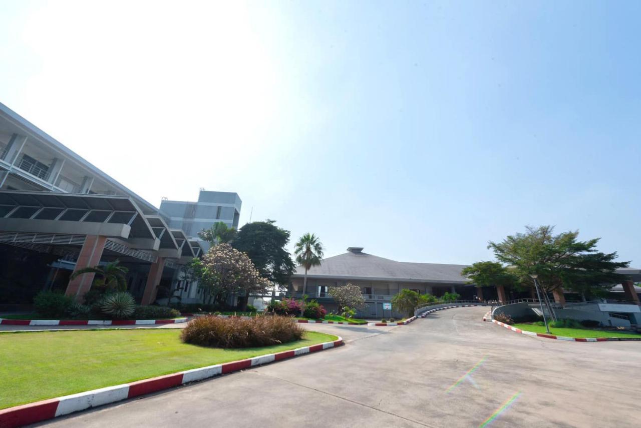 Uniland Golf & Resort Nakhon Pathom Ngoại thất bức ảnh