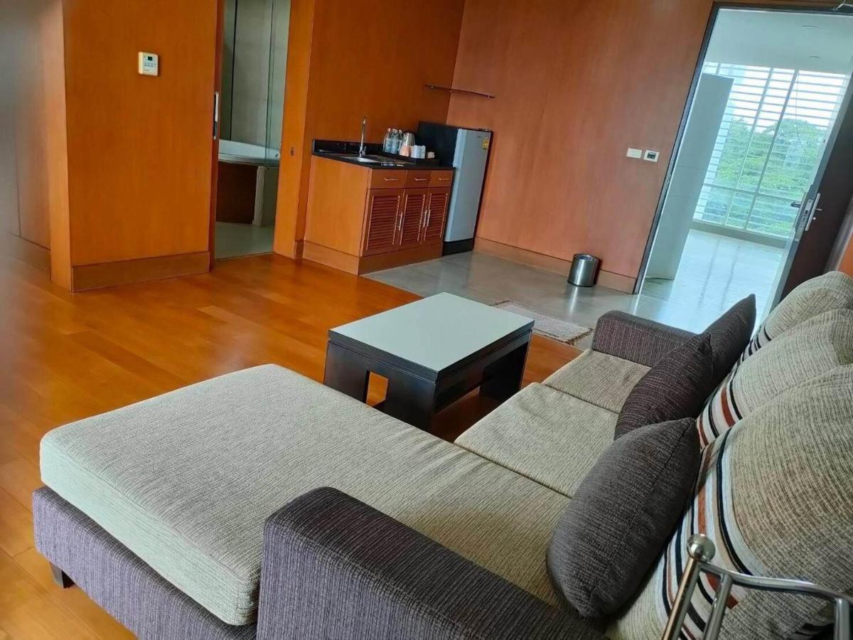 Uniland Golf & Resort Nakhon Pathom Ngoại thất bức ảnh