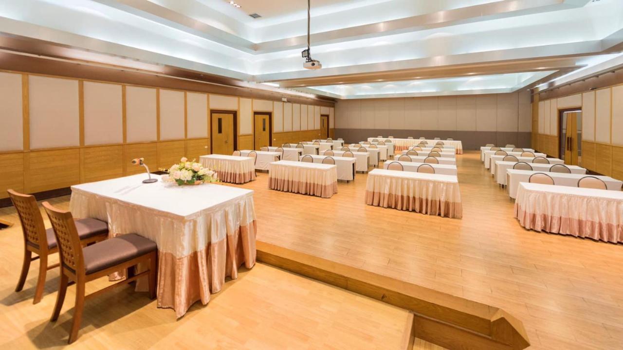 Uniland Golf & Resort Nakhon Pathom Ngoại thất bức ảnh