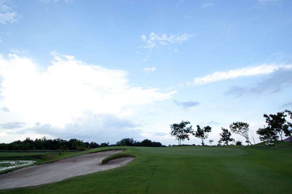 Uniland Golf & Resort Nakhon Pathom Ngoại thất bức ảnh