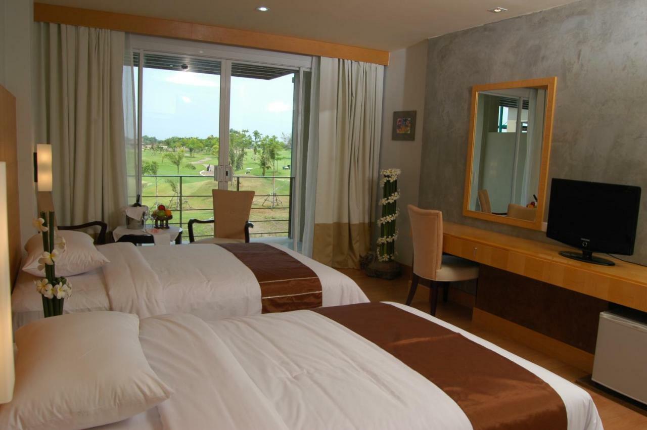 Uniland Golf & Resort Nakhon Pathom Ngoại thất bức ảnh