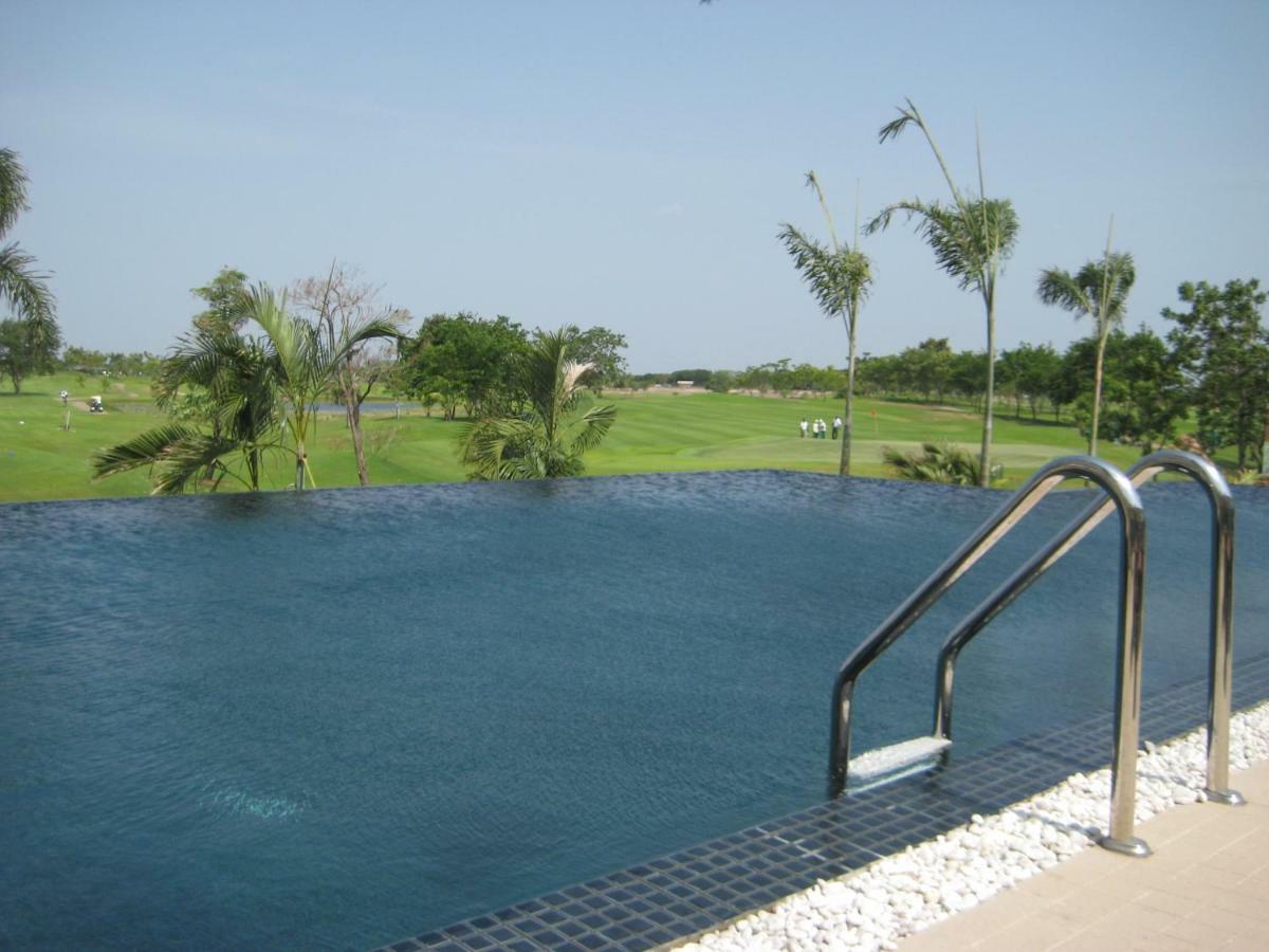 Uniland Golf & Resort Nakhon Pathom Ngoại thất bức ảnh