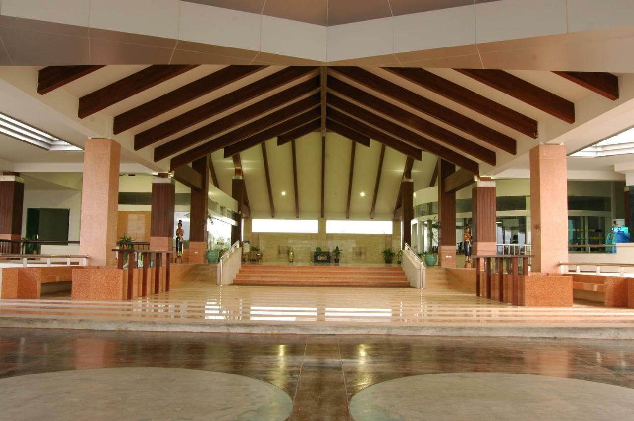 Uniland Golf & Resort Nakhon Pathom Ngoại thất bức ảnh